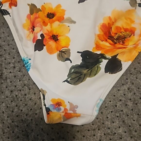 NWT Cupshe floral print  piece bathing suit size XL - Picture 5 of 6